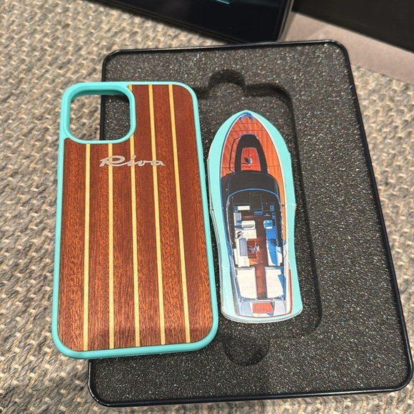 NWT- Riva yacht “Deck Phone Case” IPhone 12 Max - Picture 6 of 9